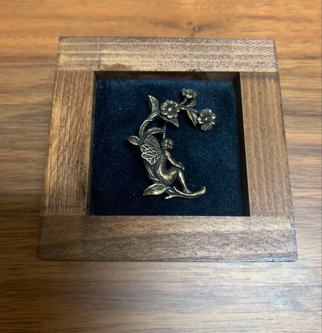 Déraciné × TORCH TORCH】妖精のブローチ - メルカリ