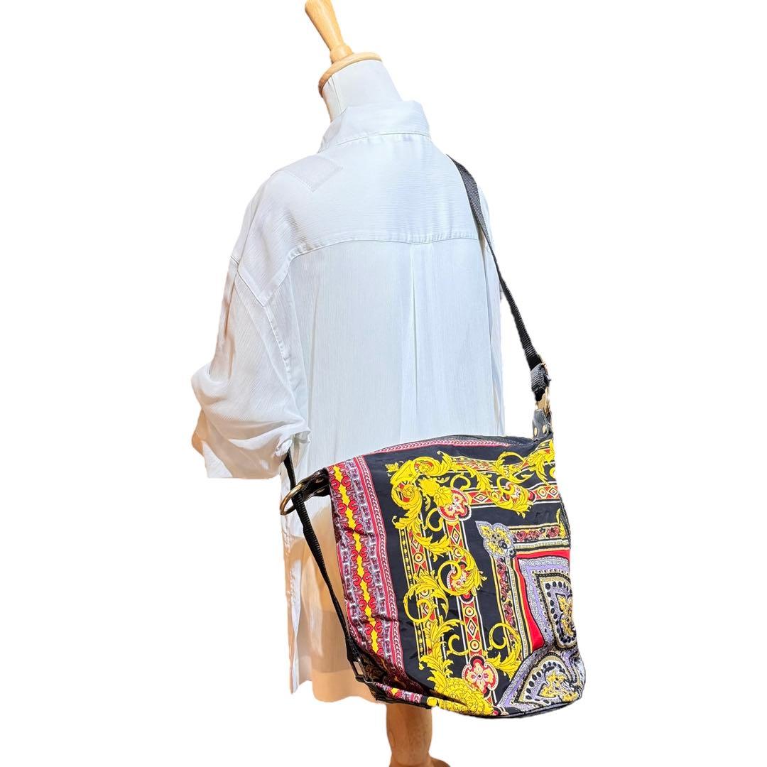 希少　VERSACE ボディバッグ　ショルダー　バロック柄　バケツ型　2way