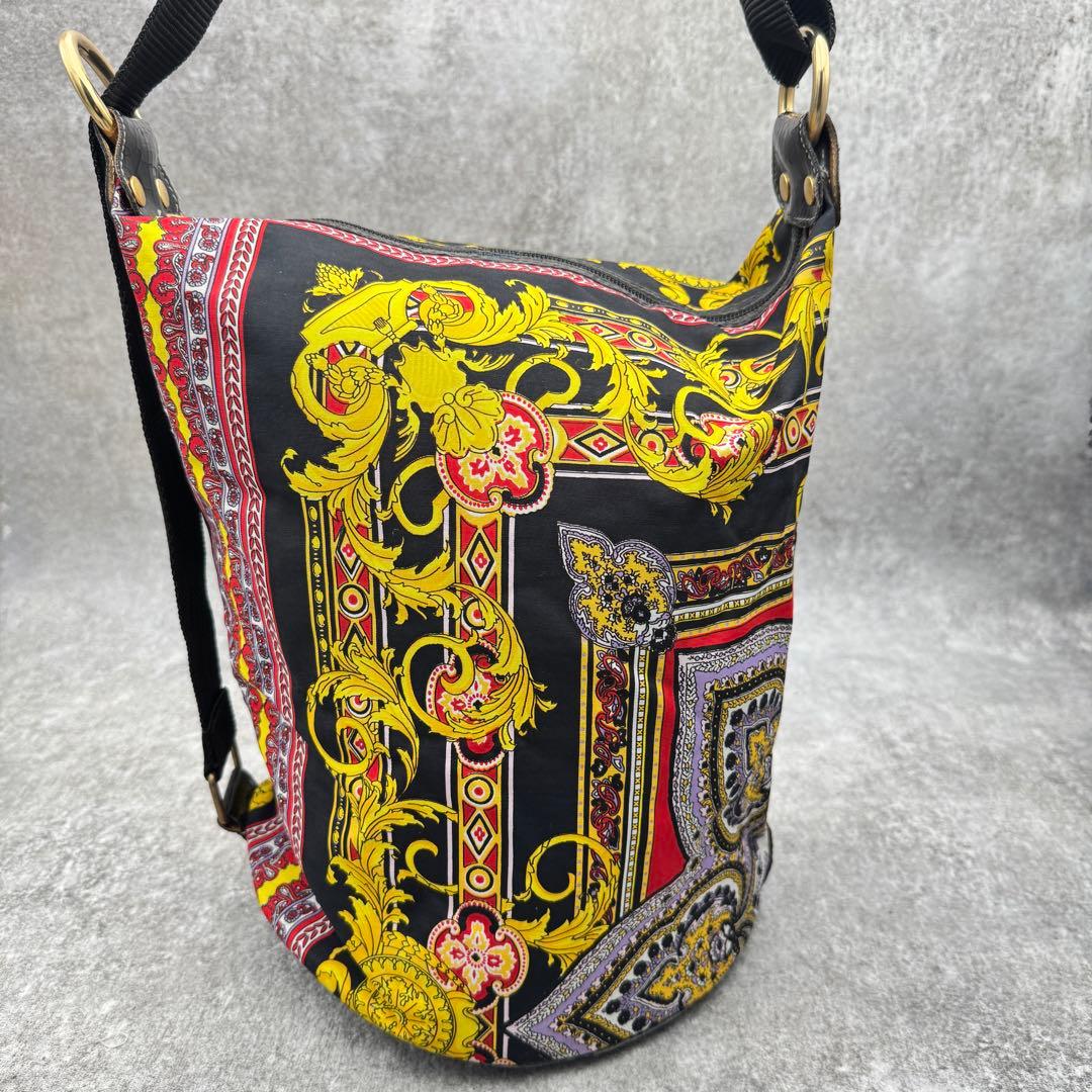 希少　VERSACE ボディバッグ　ショルダー　バロック柄　バケツ型　2way