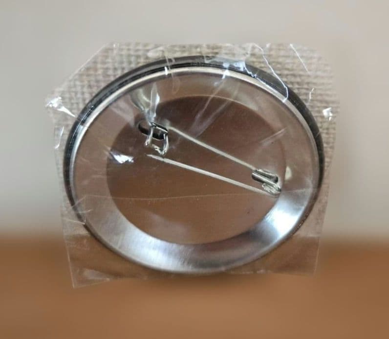 Innocent Grey 花葬　缶バッジ