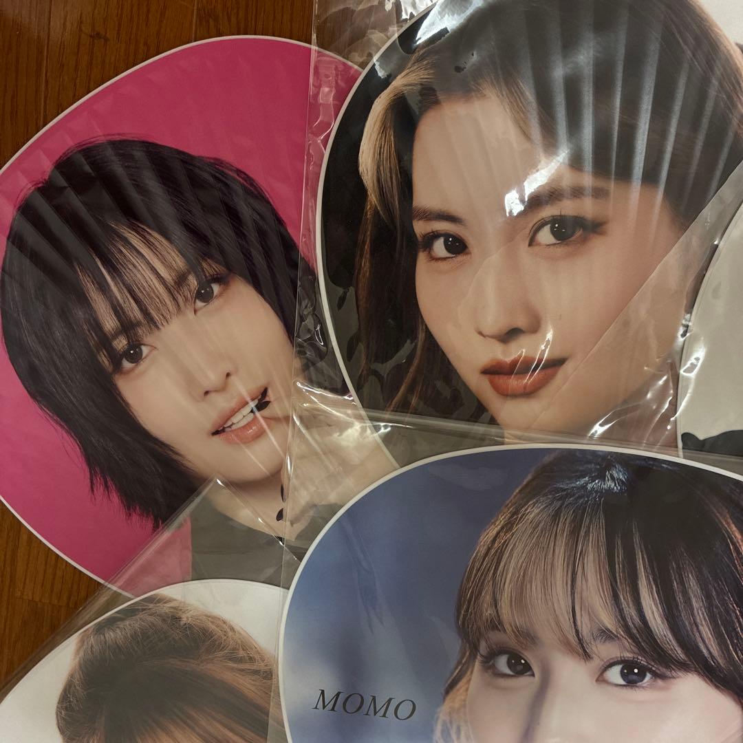 TWICEモモうちわセット - メルカリ