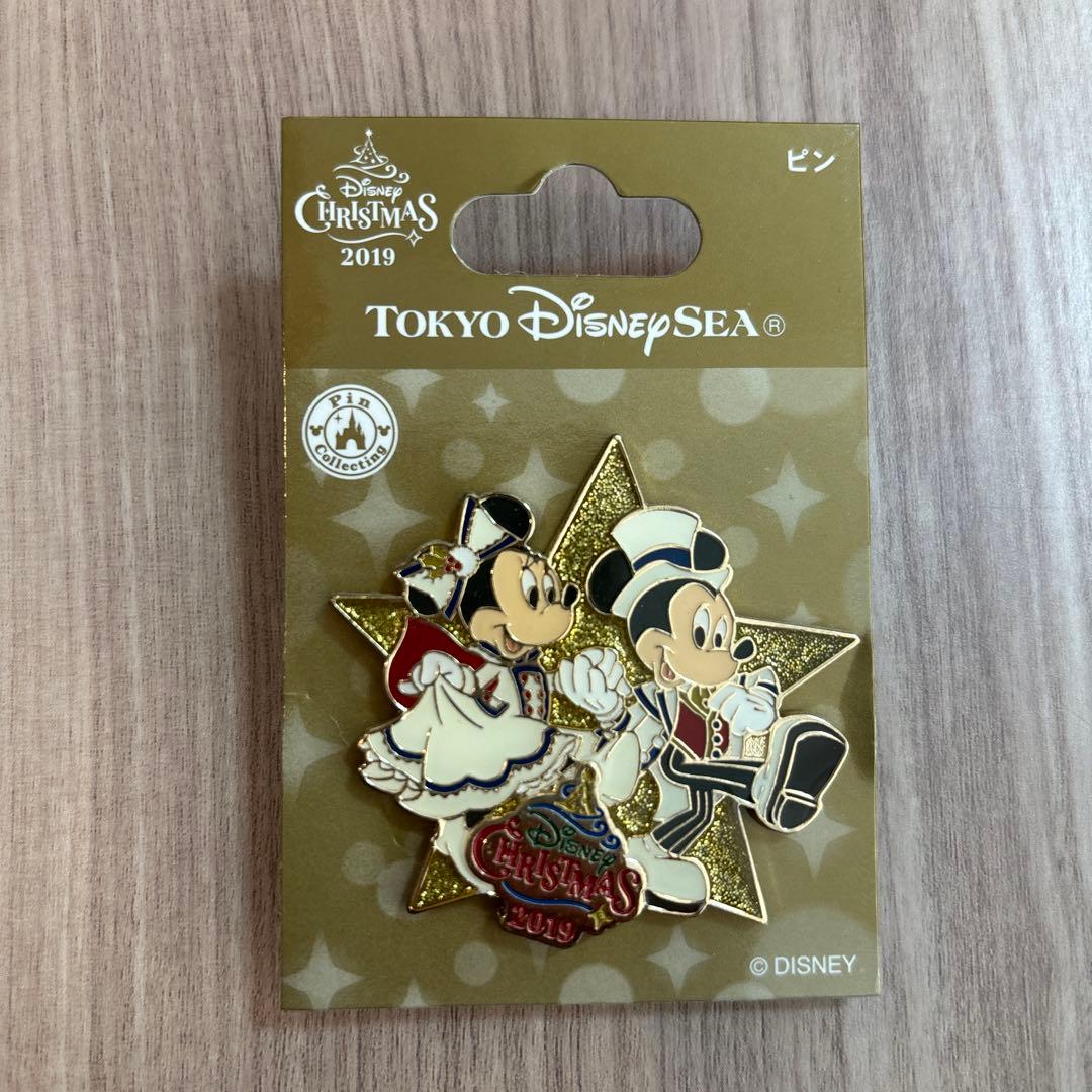 ディズニーシー2019】【クリスマス】ミッキー&ミニーピンバッジ バッチ