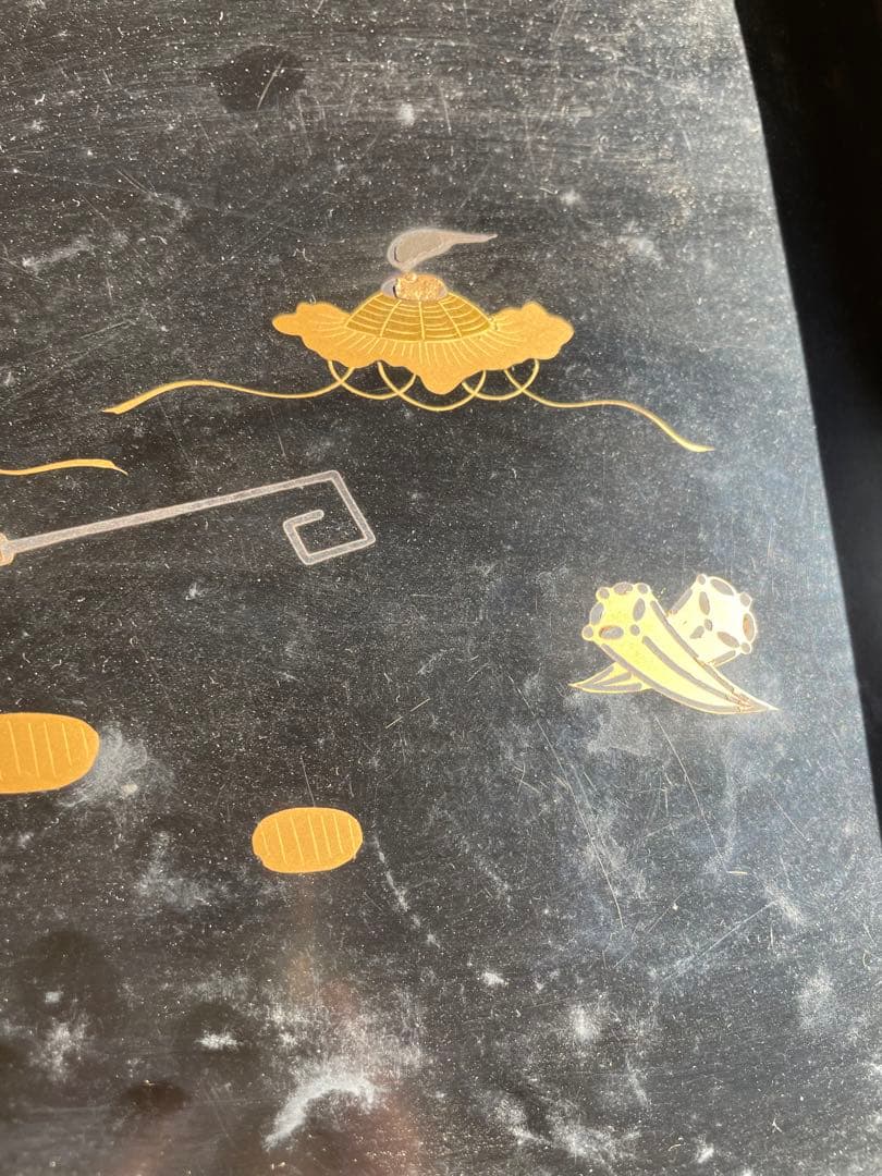 骨董品　希少　金箔装飾の黒漆塗り膳 収納箱付き