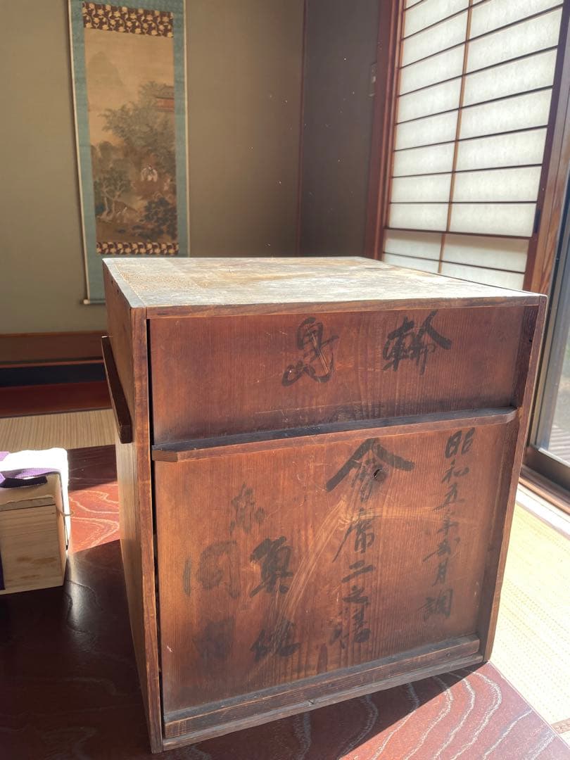 骨董品　希少　金箔装飾の黒漆塗り膳 収納箱付き