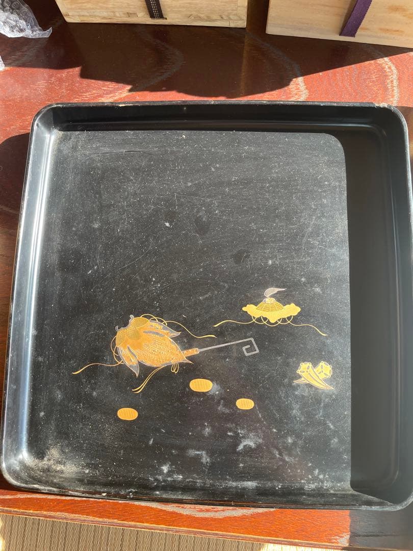 骨董品　希少　金箔装飾の黒漆塗り膳 収納箱付き