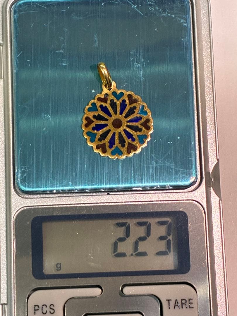 18金 K18 ノートルダム大聖堂 ステンドグラス ペンダントトップ