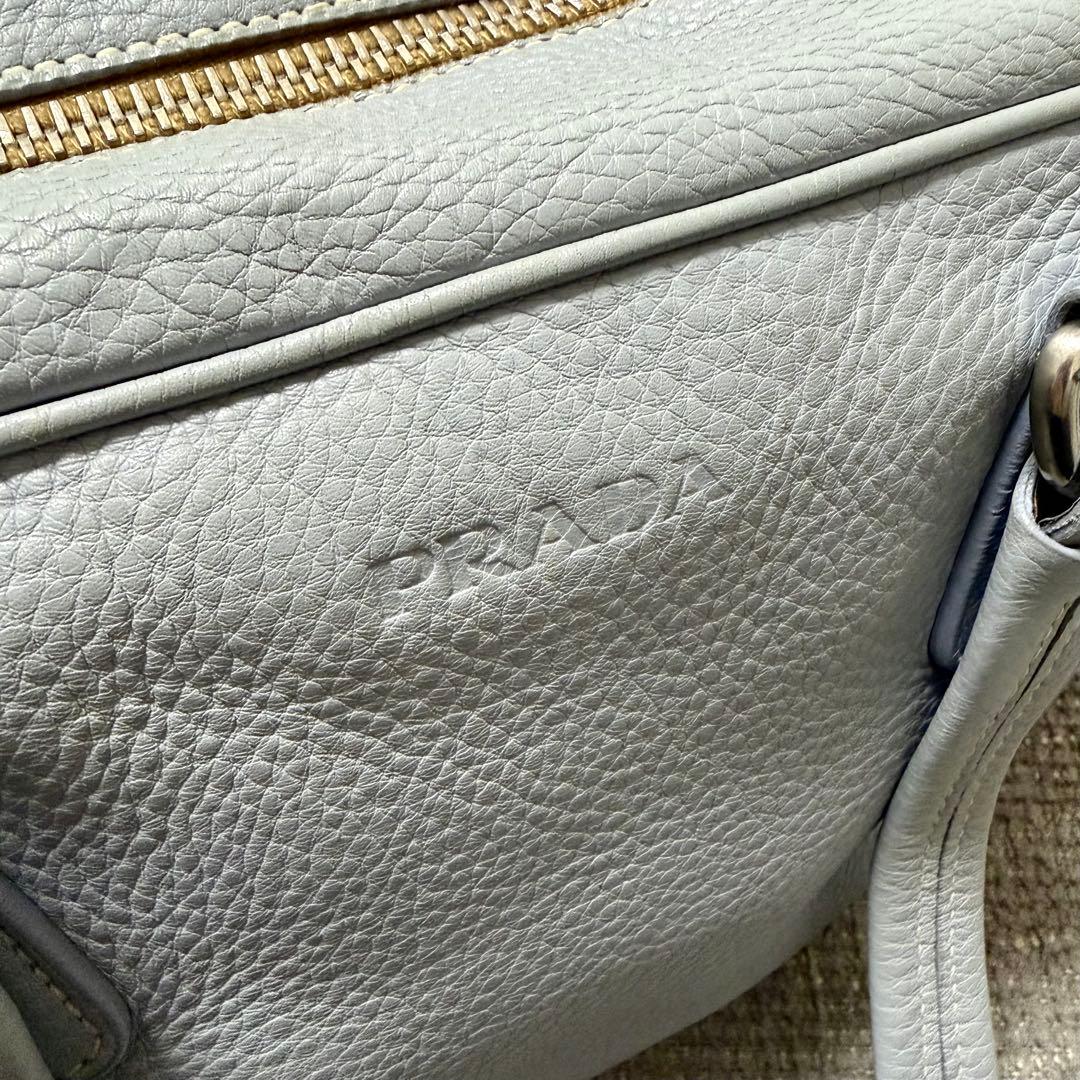 PRADA ライトブルー レザーハンドバッグ