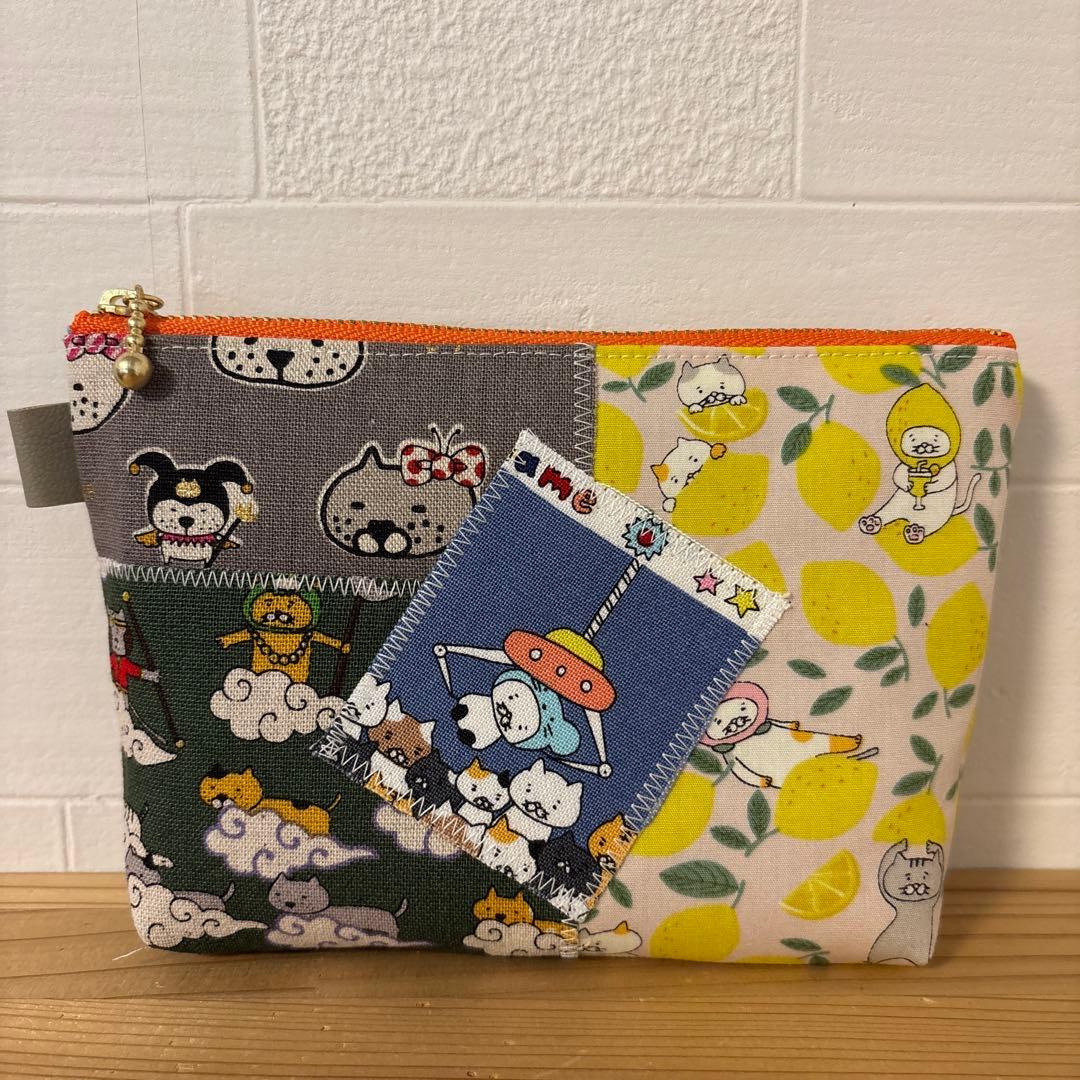 感謝価格　SALE 猫柄　持ち手付き20cmファスナーポーチ　人気　ハンドメイド