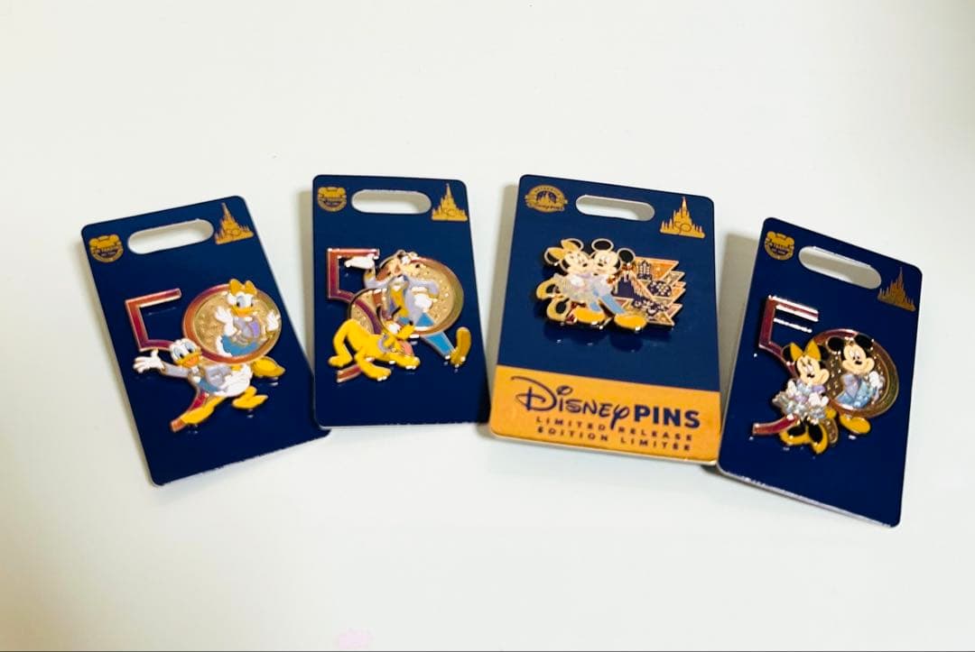 ウォルトディズニーワールド50周年限定 ピンバッジ 4点セット - メルカリ