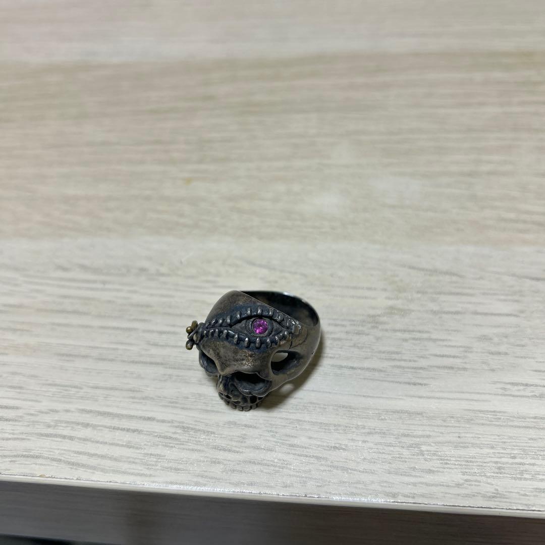 スカルリング 紫色のストーン付き