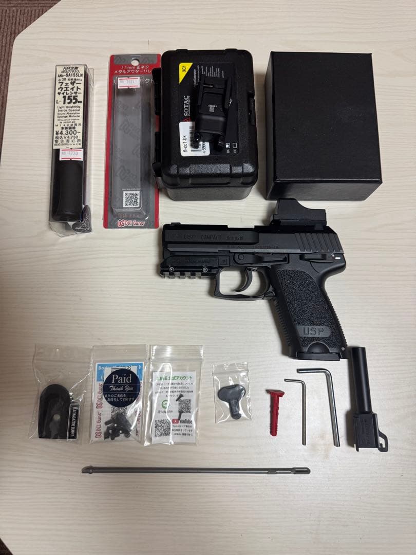 USPコンパクトガスガン、サプレッサー、ライト、サイト付き　18歳以上