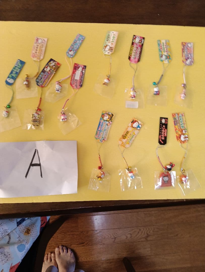 A　ご当地ハローキティファスナーストラップなど日本全国47都道府県制覇　＋１個