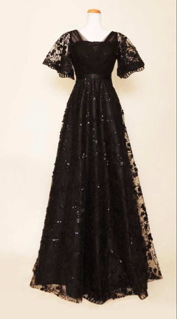 m*n様 【ほぼ未使用】ドレスルームアミ✴︎ドレス