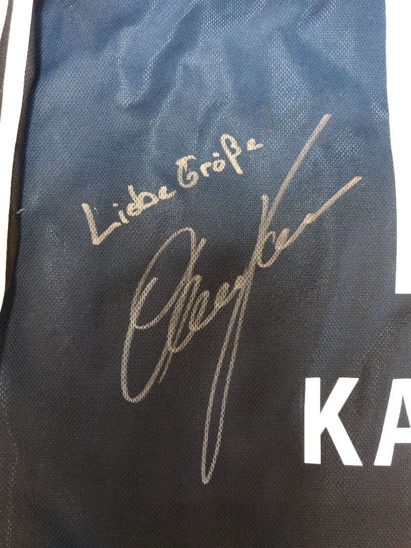 オリバー・カーン 直筆サイン入りバイエルン・ミュンヘンユニフォーム