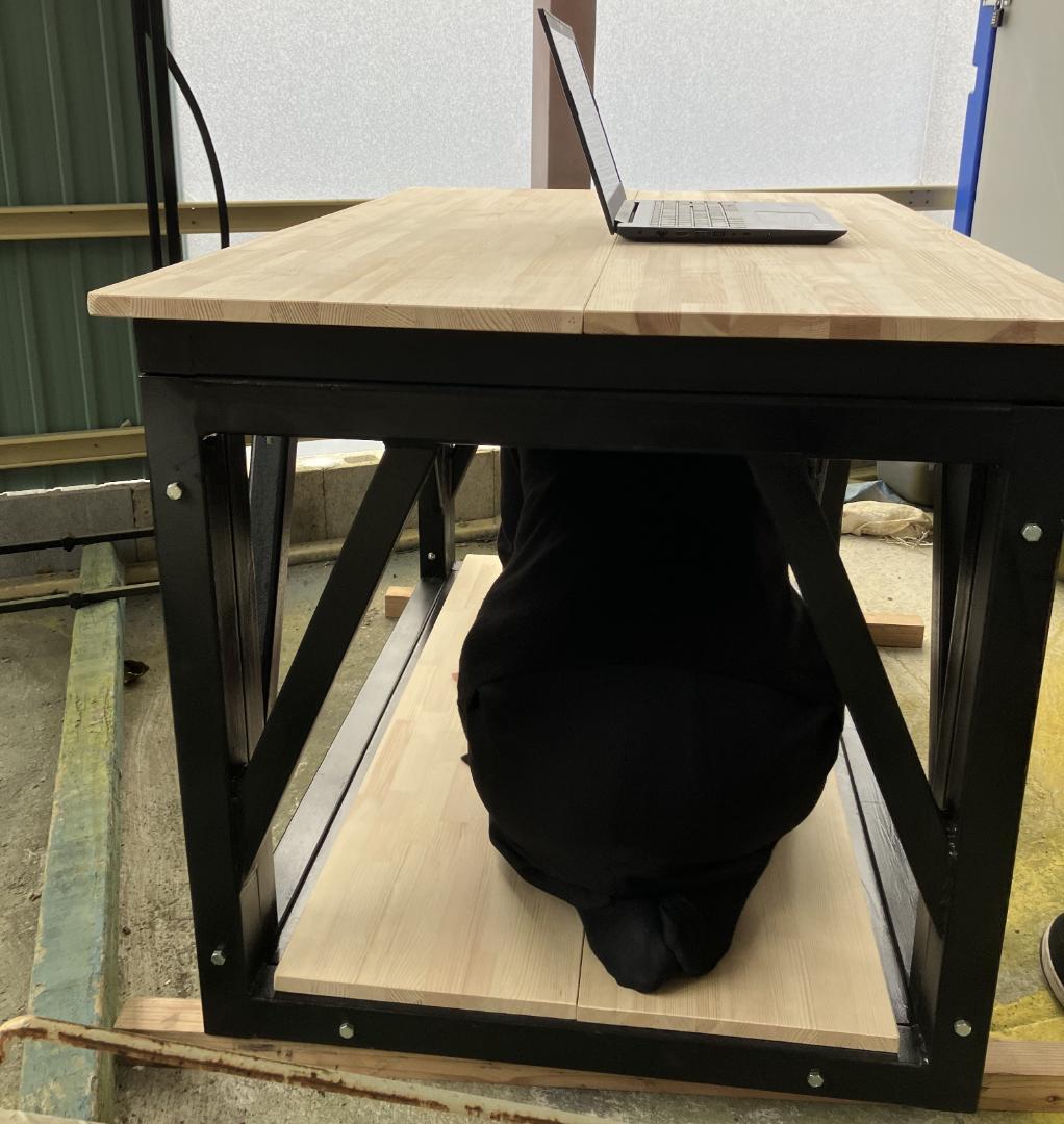 ね*】様 勉強机 事務机（緊急時は避難シェルター） 限定商品再販なし