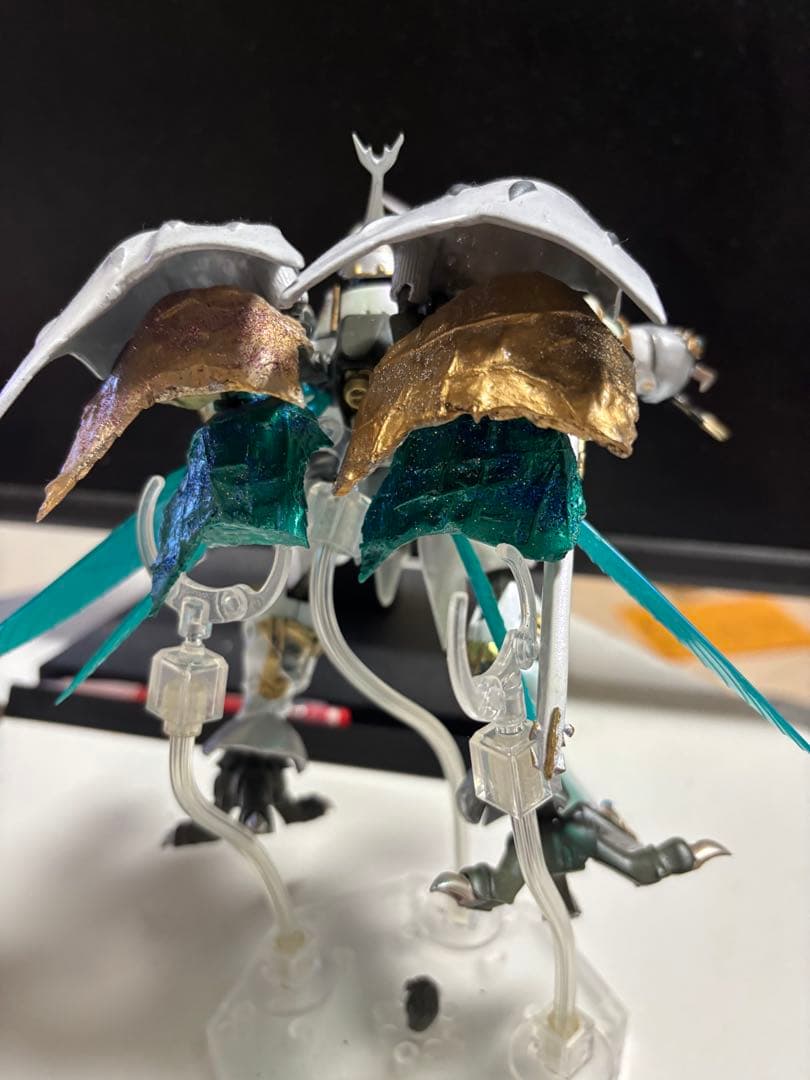 ロボットフィギュア ホワイト ゴールド