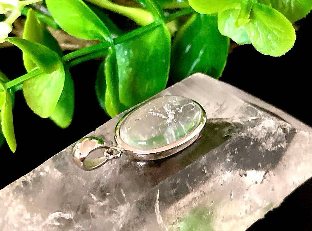 究極品質オパール最高峰の希少価値虹のエメラルドグリーンハイアライト