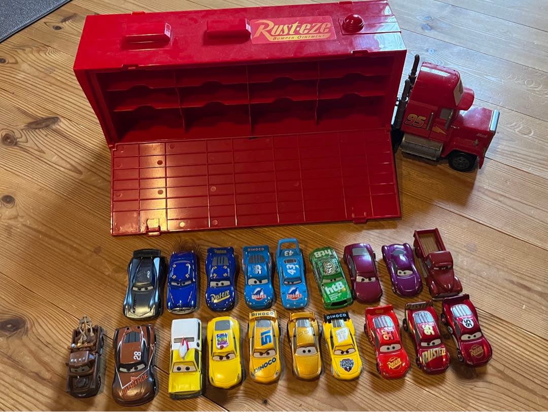 カーズ　トミカ　たくさんのせよう！大きなマックトレーラー　セット　廃盤