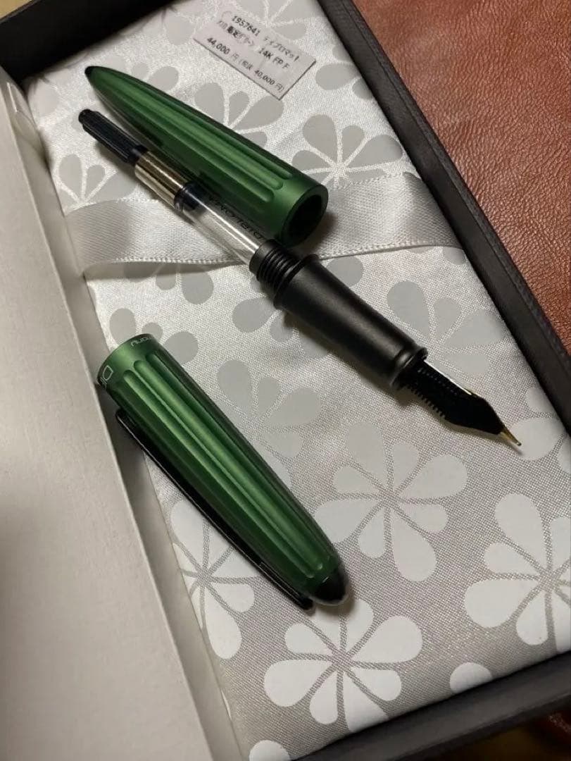 ディプロマット アエロ 限定 グリーン 万年筆 14金 F 未使用 カラン