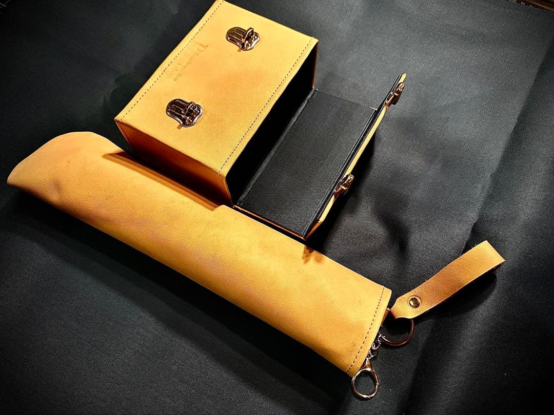 Pvt.Workshop 本革 デッキケース DB08 ハーフサイズプレマケース