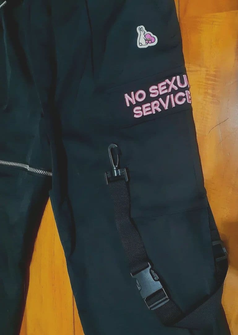 [FR2 梅]NO SEXUAL SERVICE カーゴパンツ