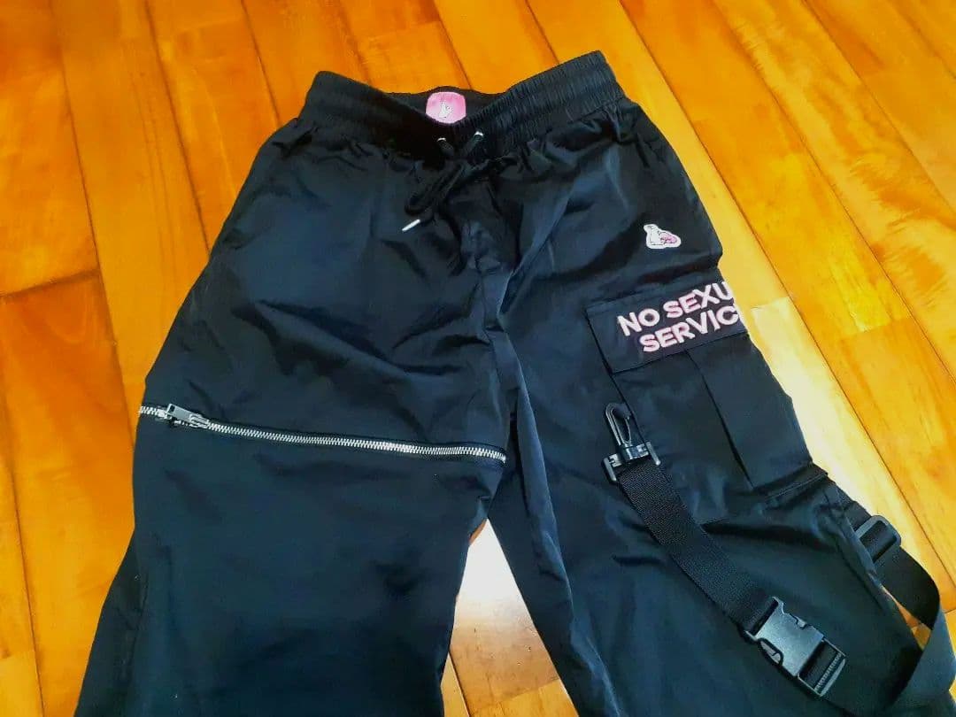 [FR2 梅]NO SEXUAL SERVICE カーゴパンツ