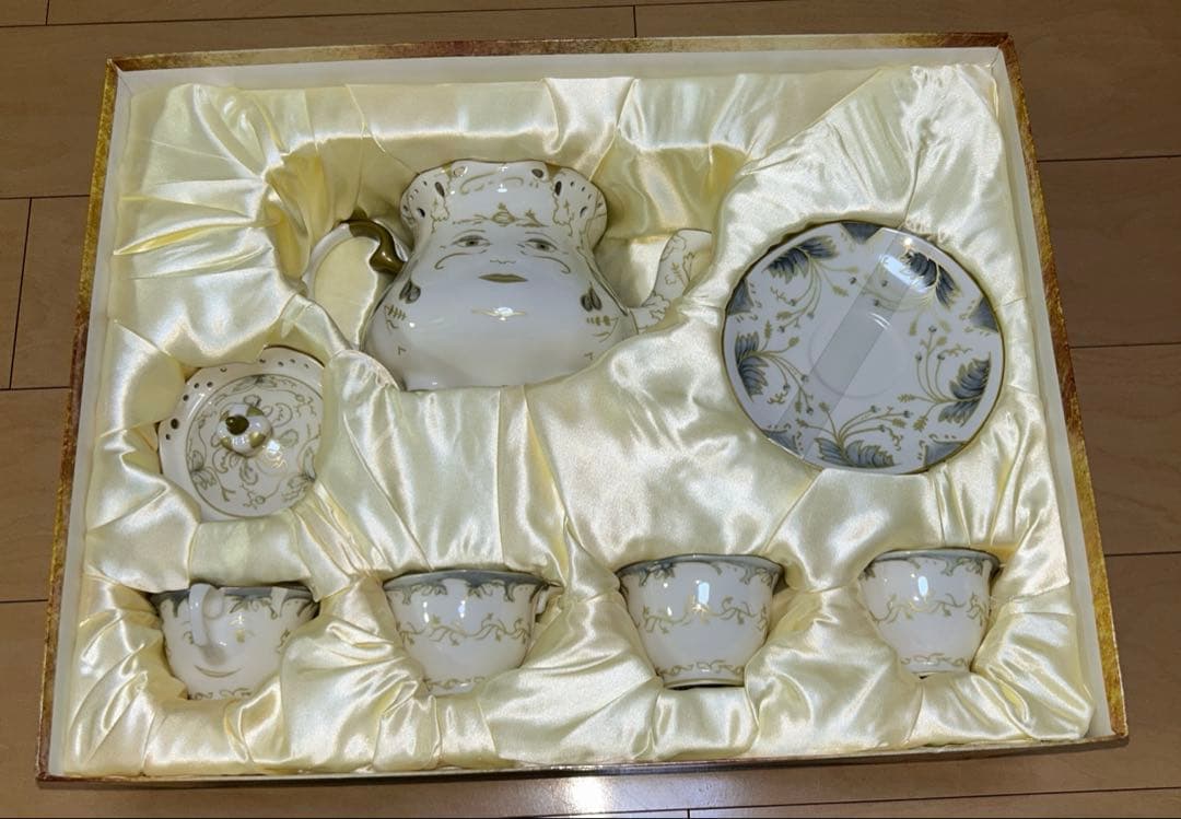 購入前コメント下さい。 USディズニー実写美女と野獣ティーセット　LE2000