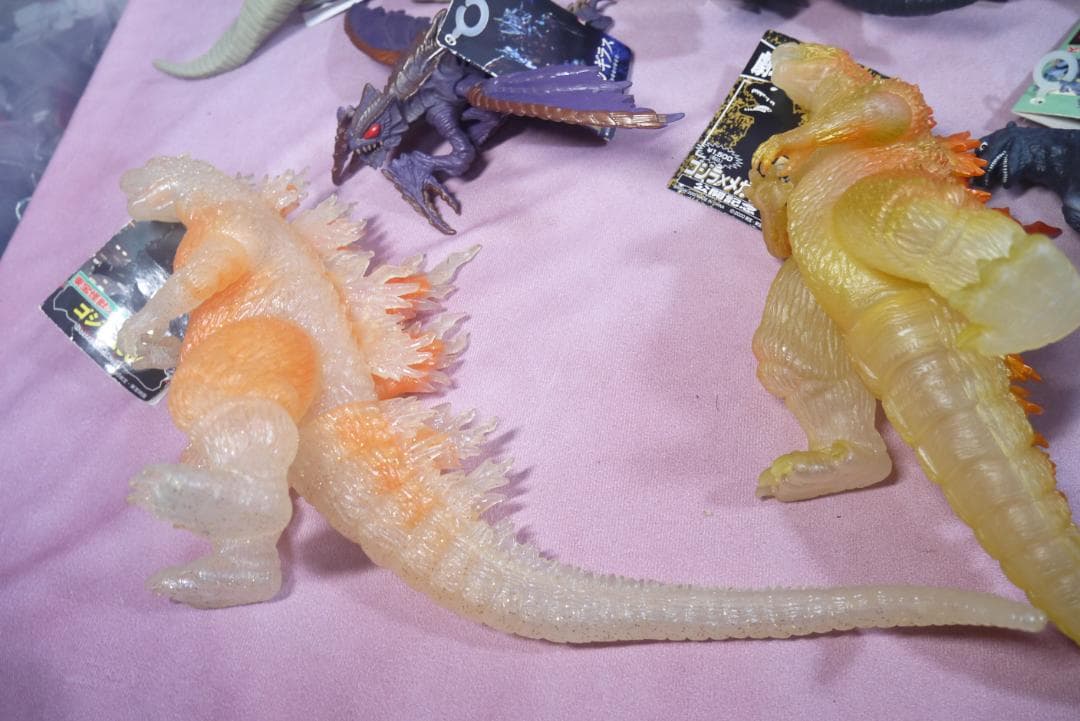 ゴジラ・ガメラ・ウルトラ怪獣　タグ付きソフビ　18体