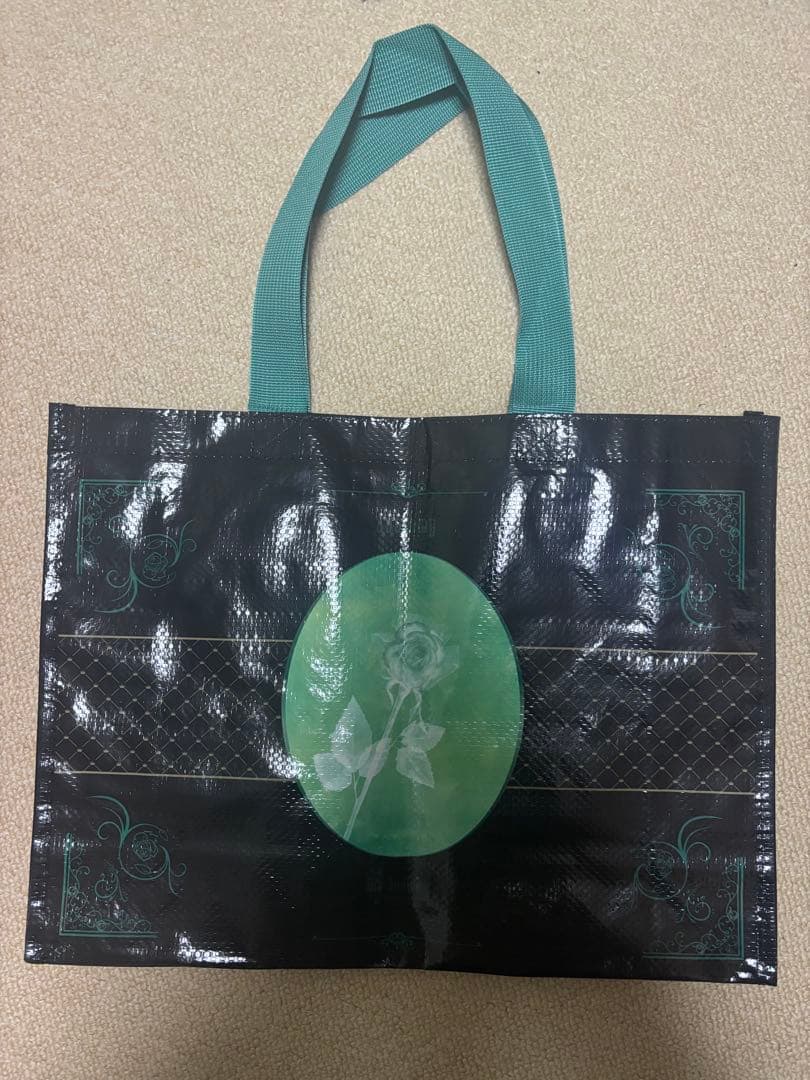 Ado Adotomy 会場限定ミニクッション東京、ショッパー（SMALL） - メルカリ