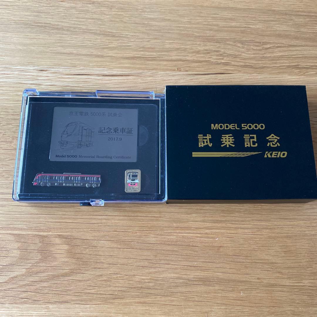 【新品】京王電鉄 5000系 試乗記念 ピンバッジ ネクタイピン 記念乗車証