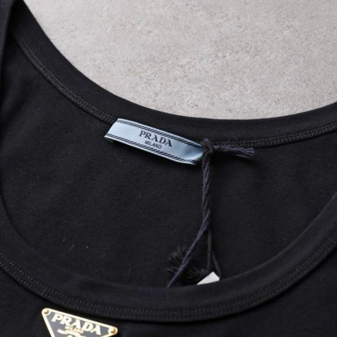 PRADA 黒タンクトップ プレートロゴ 新品未使用