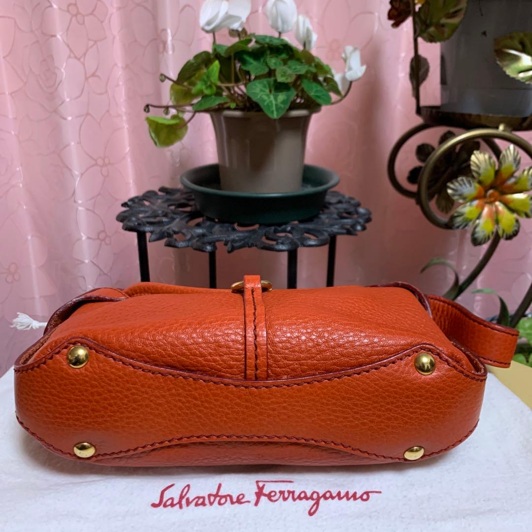 ガンチーニ ハンドバッグ salvatore ferragamo フェラガモ