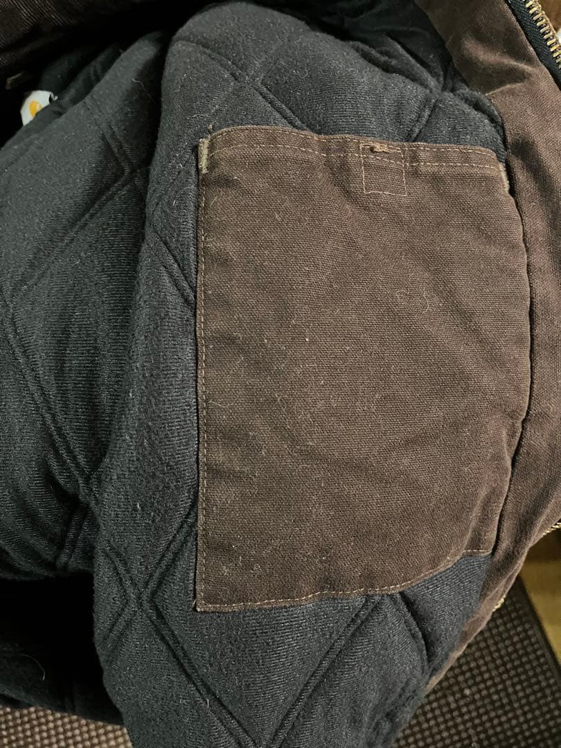 Carhartt ダークブラウンジャケット
