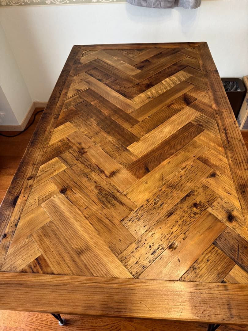 ヘリンボーンデザイン ダイニングテーブル