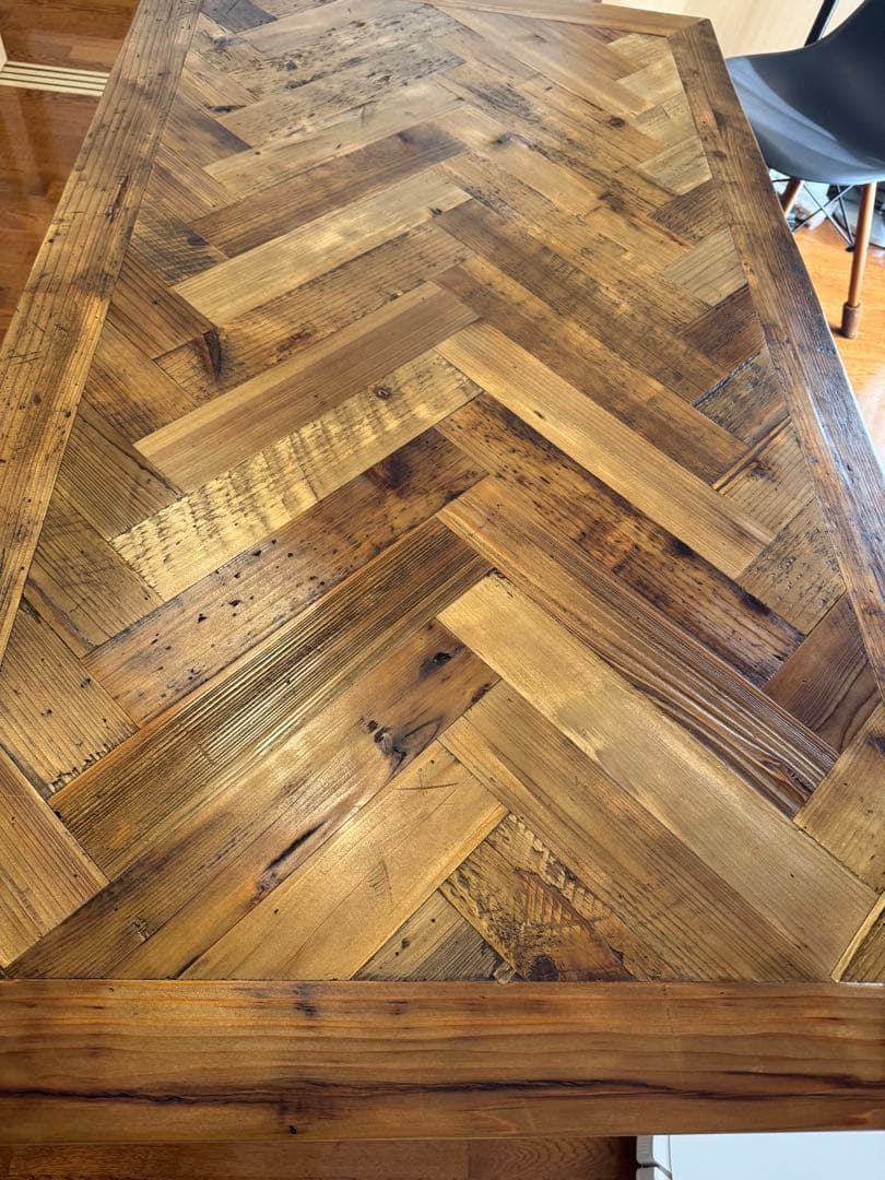 ヘリンボーンデザイン ダイニングテーブル