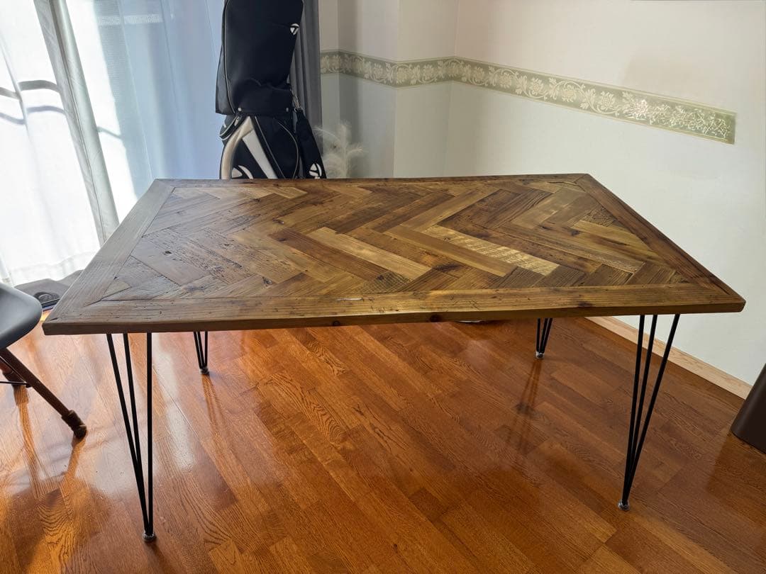 ヘリンボーンデザイン ダイニングテーブル