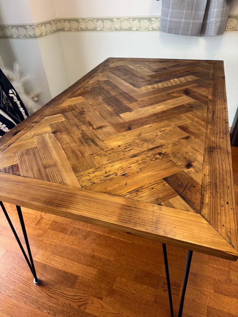 ヘリンボーンデザイン ダイニングテーブル