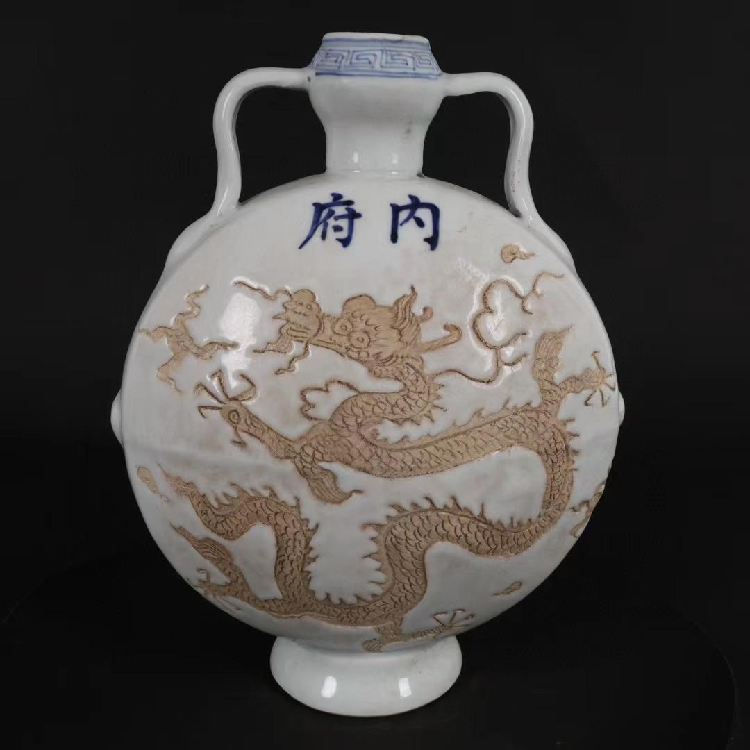 中国古美術✦内府紋 白釉 浮雕 双面龍紋 抱月扁瓶✦置物・書道品・文房具・陶芸 中国古美術✦内府紋 白釉 浮雕 双面龍紋 抱月扁瓶✦置物・書道品