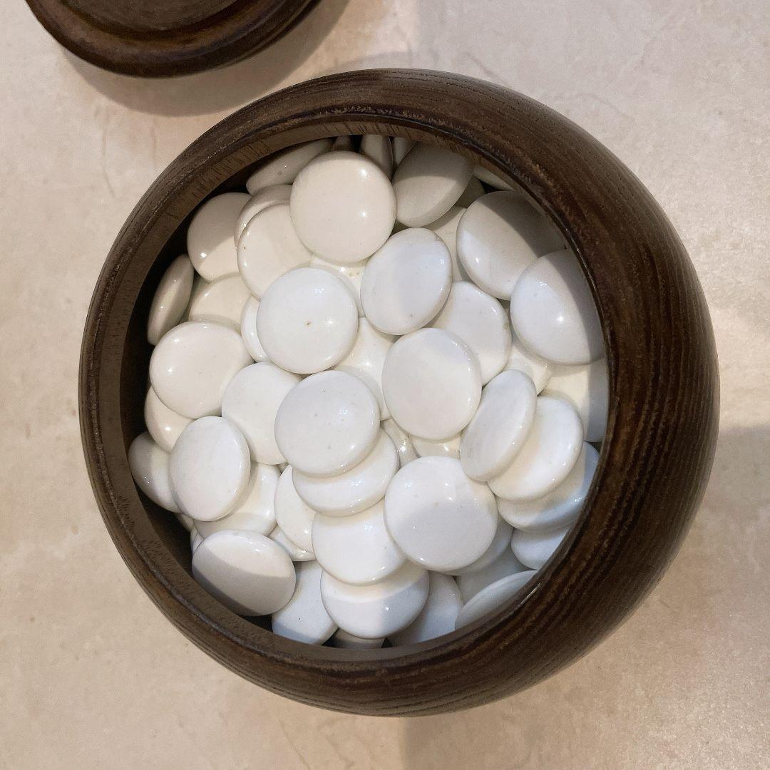 足付き囲碁盤と碁笥・蛤碁石セット　囲碁盤