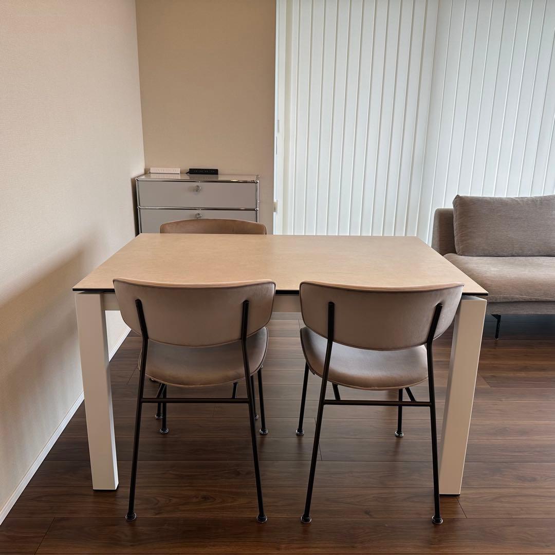 カリガリス セラミック伸長ダイニングテーブル