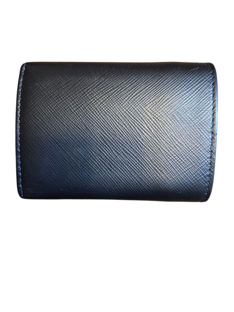 ＰＲＡＤＡ　プラダ　サフィアーノ　三つ折り財布 v