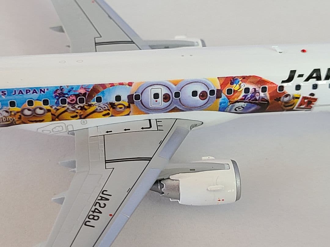 JAL(J-air) エンブラエル190 ミニオンジェット JA248J