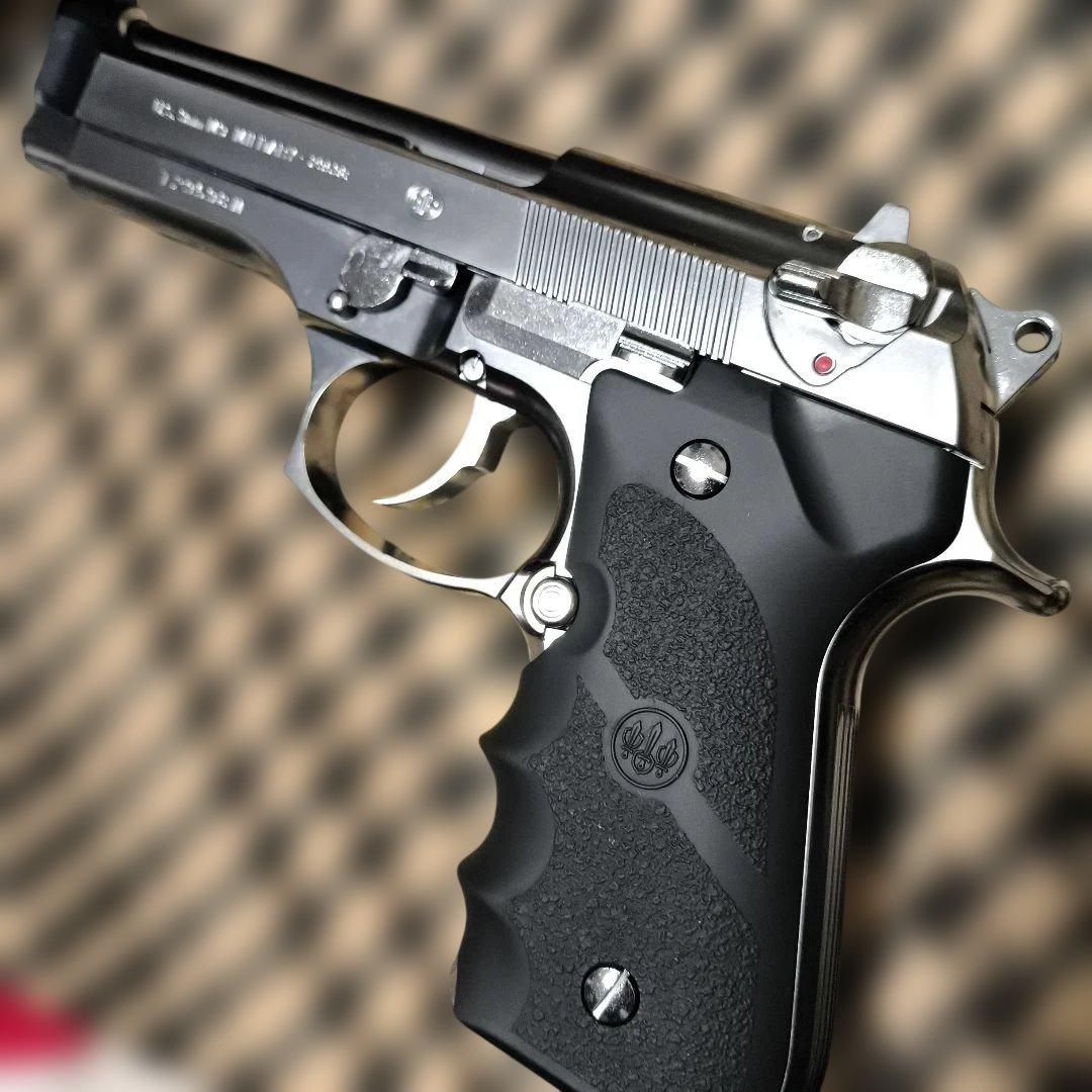 ほぼ未使用品　東京マルイ製　M92F ガスブローバックハンドガン　クロームステン