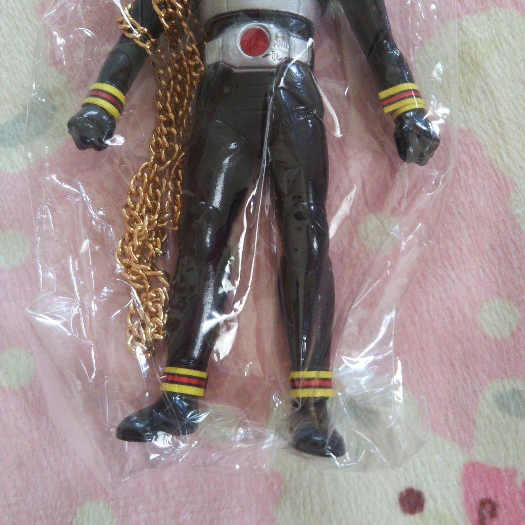 美品仮面ライダーblackブラックソフビ人形ネックレスペンダント