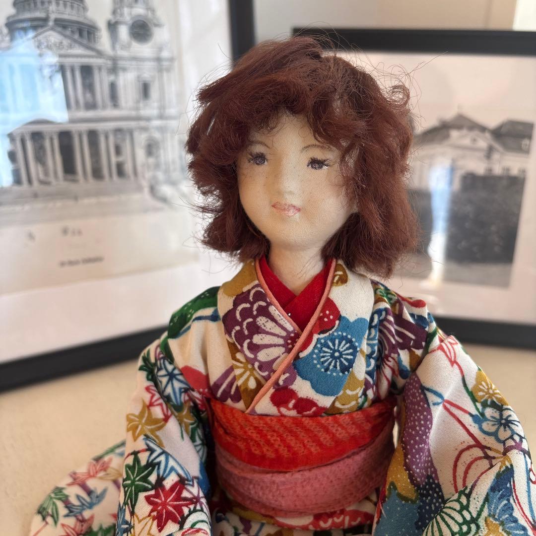 私のおすすめお人形」カラフルな花柄着物