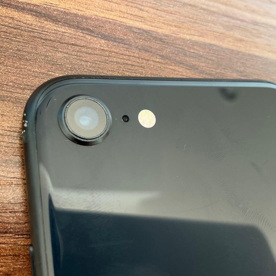 d*2様 Apple iPhoneSE3 128GB 本体のみ　背面ひび割れ　ブ