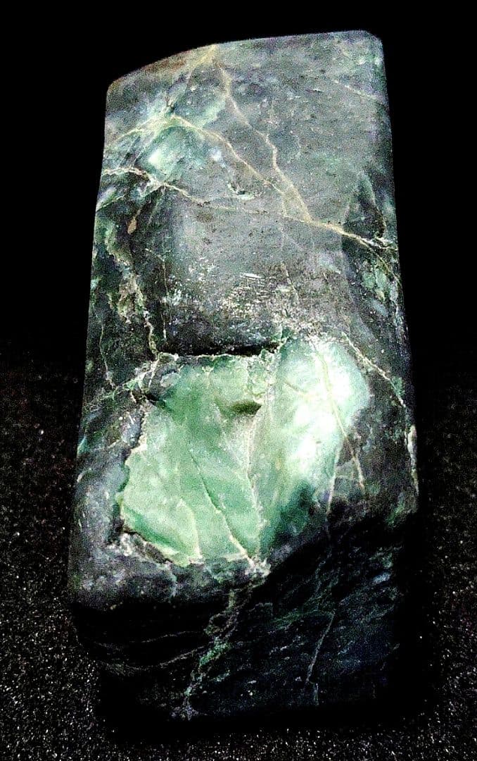 ☆翡翠原石☆糸魚川硬玉【姫川転石・山之坊コスモクロア・カット431g