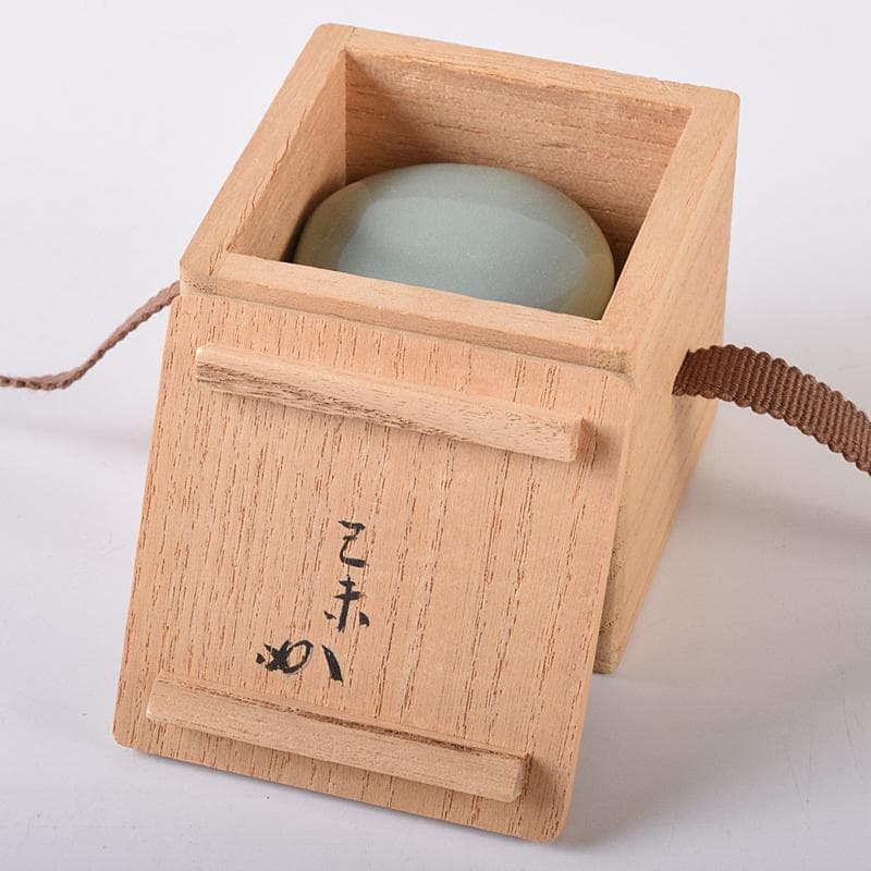 パウロニア　青磁　桃　香合　堀内宗完（兼中斎）極め箱　V　R8201