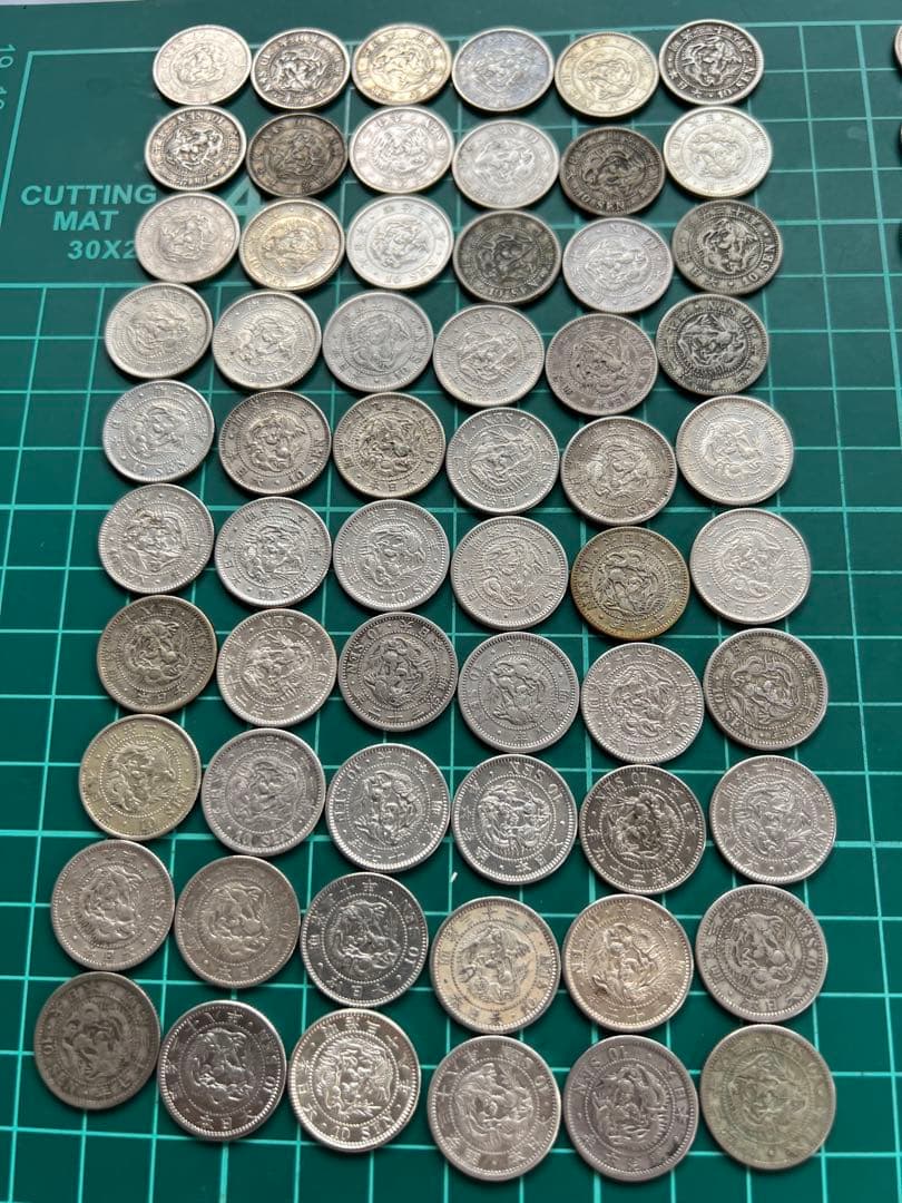 日本銀貨 竜10銭銀貨 60枚ロット 日本銀貨 竜10銭銀貨 60