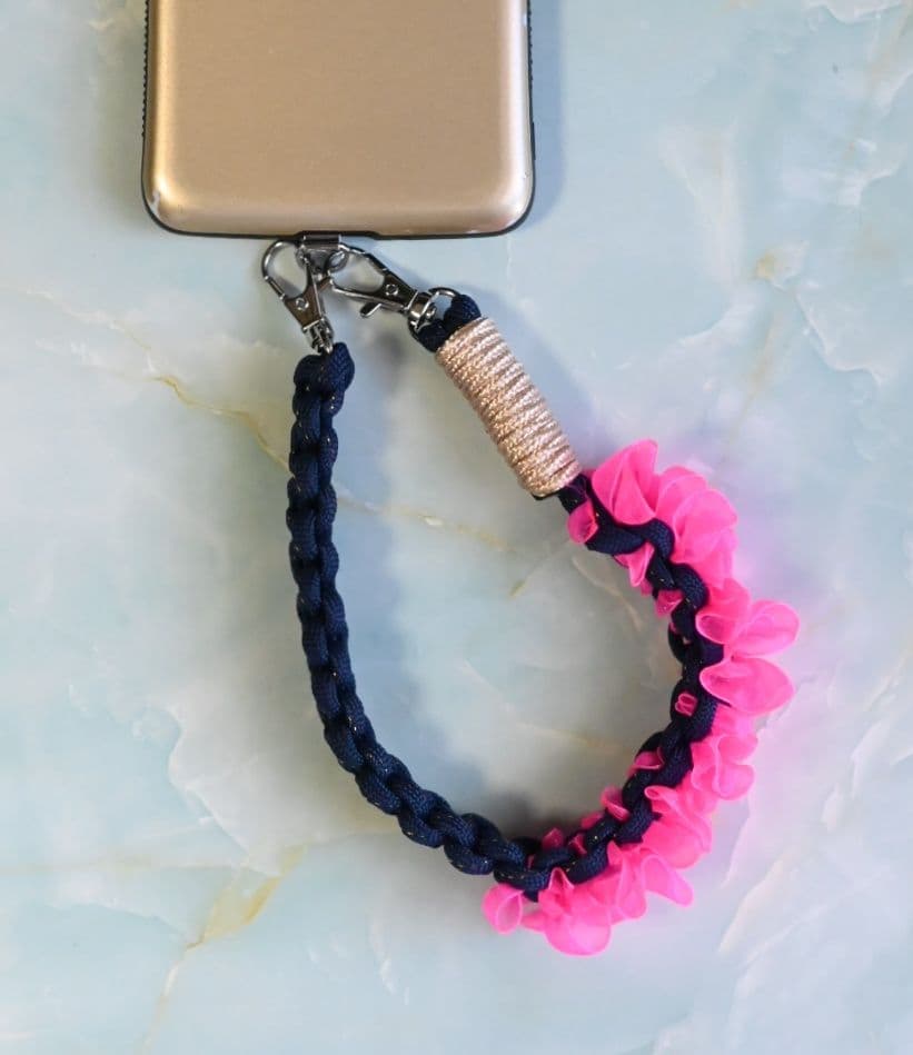 オーダー見本】パラコード スマホハンドストラップ フリル 推し活 アイドル